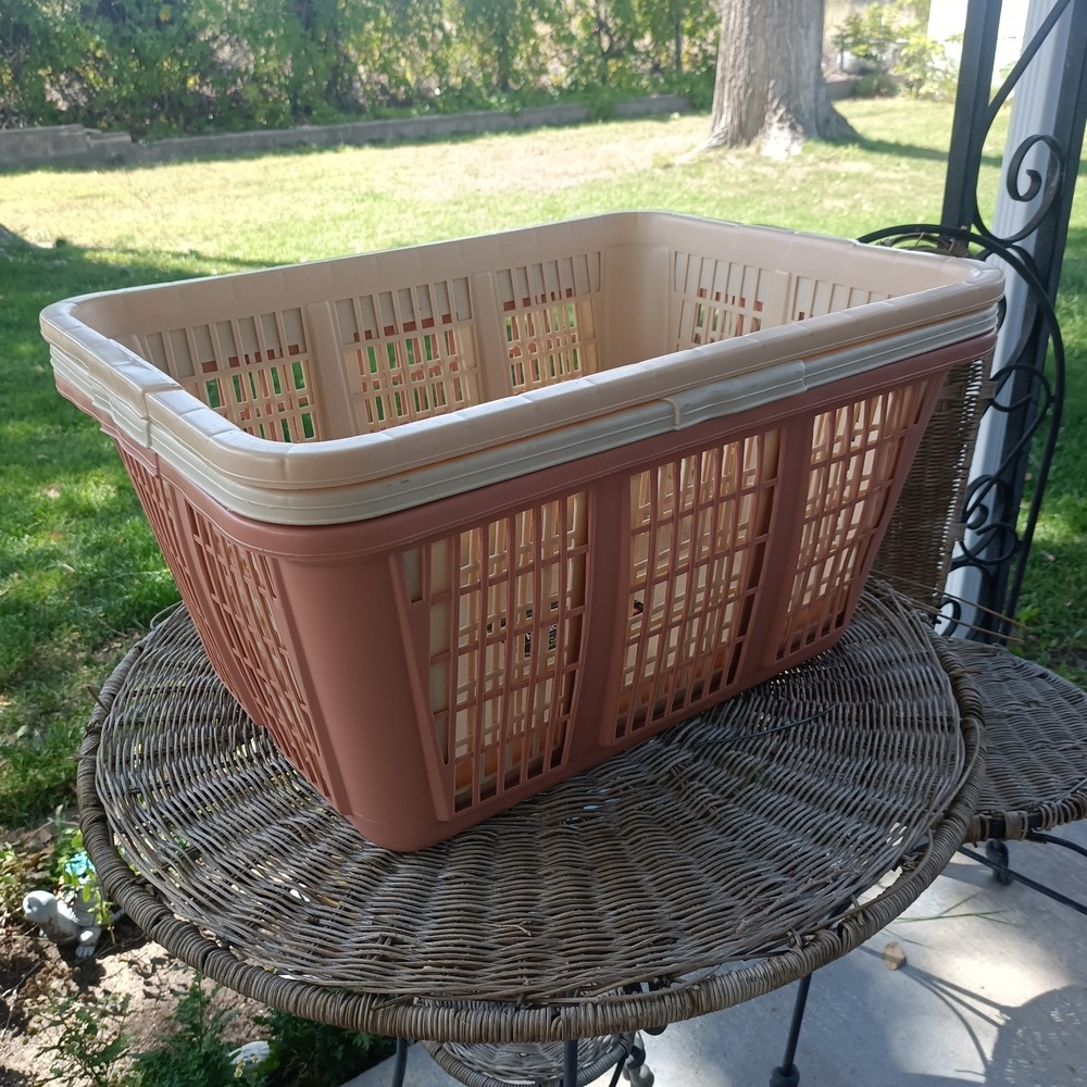3 Vtg Rubbermaid Laundry Baskets 2965 Hamper Rectangle Plastic Spice Cream Beige